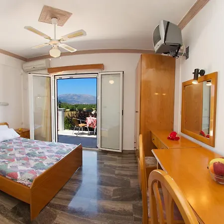 Nikos And Διαμέρισμα