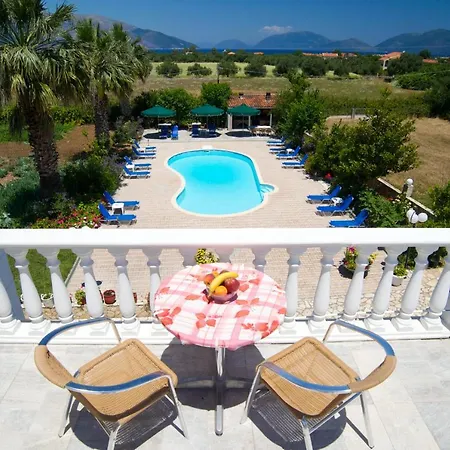 Nikos And Апартаменты Сами