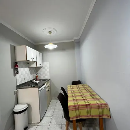 Nikos And Апартаменты Сами