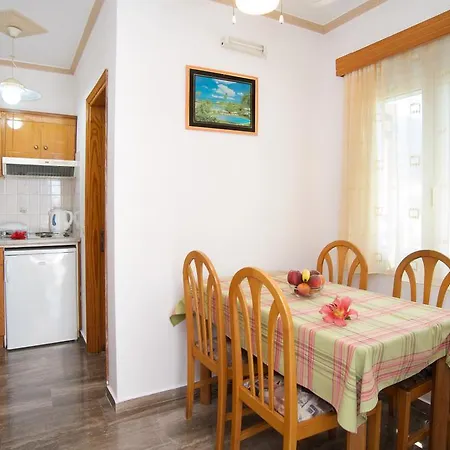 Апартаменты Nikos And *